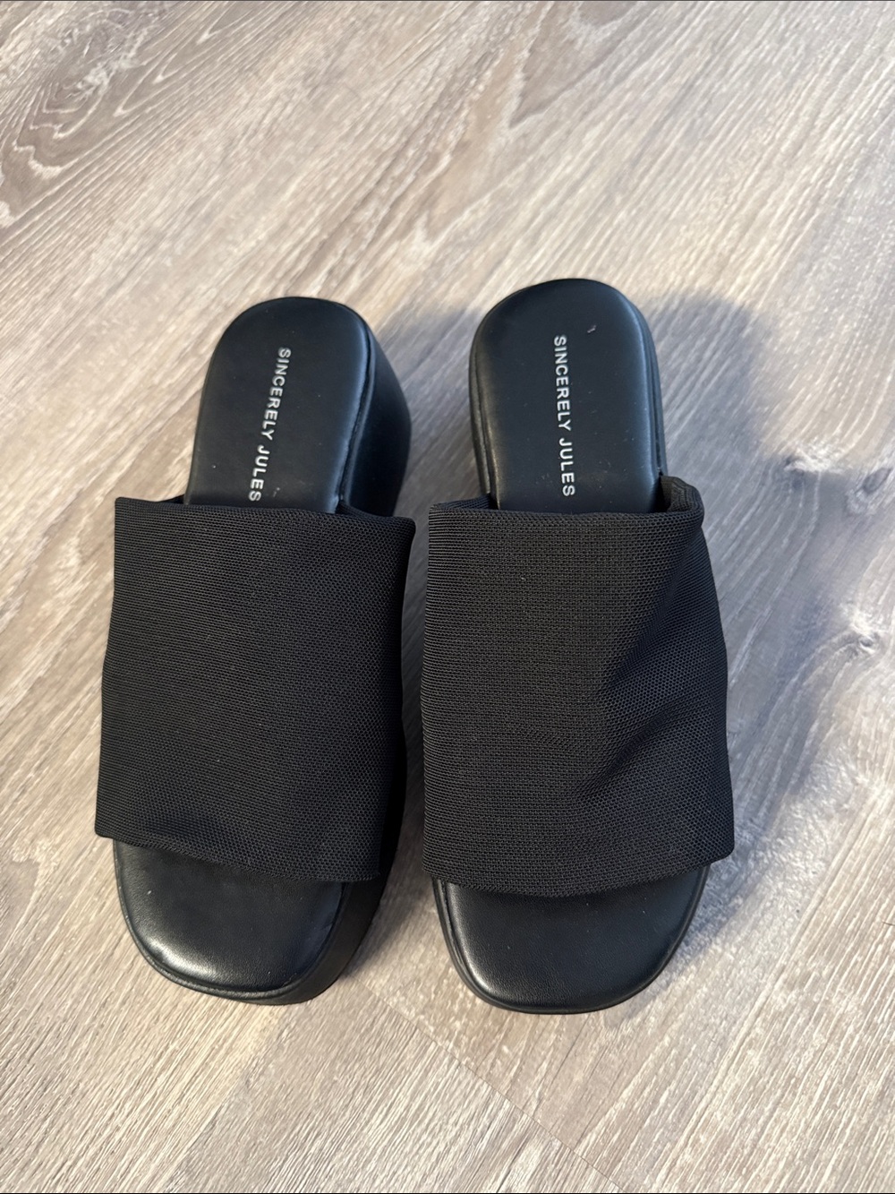 Sincerely Jules Black Wide-Strap Slide Sandals